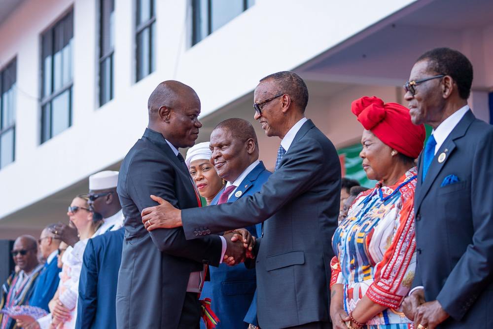 Le Président Paul Kagame et le Président Brice Clotaire Oligui Nguema