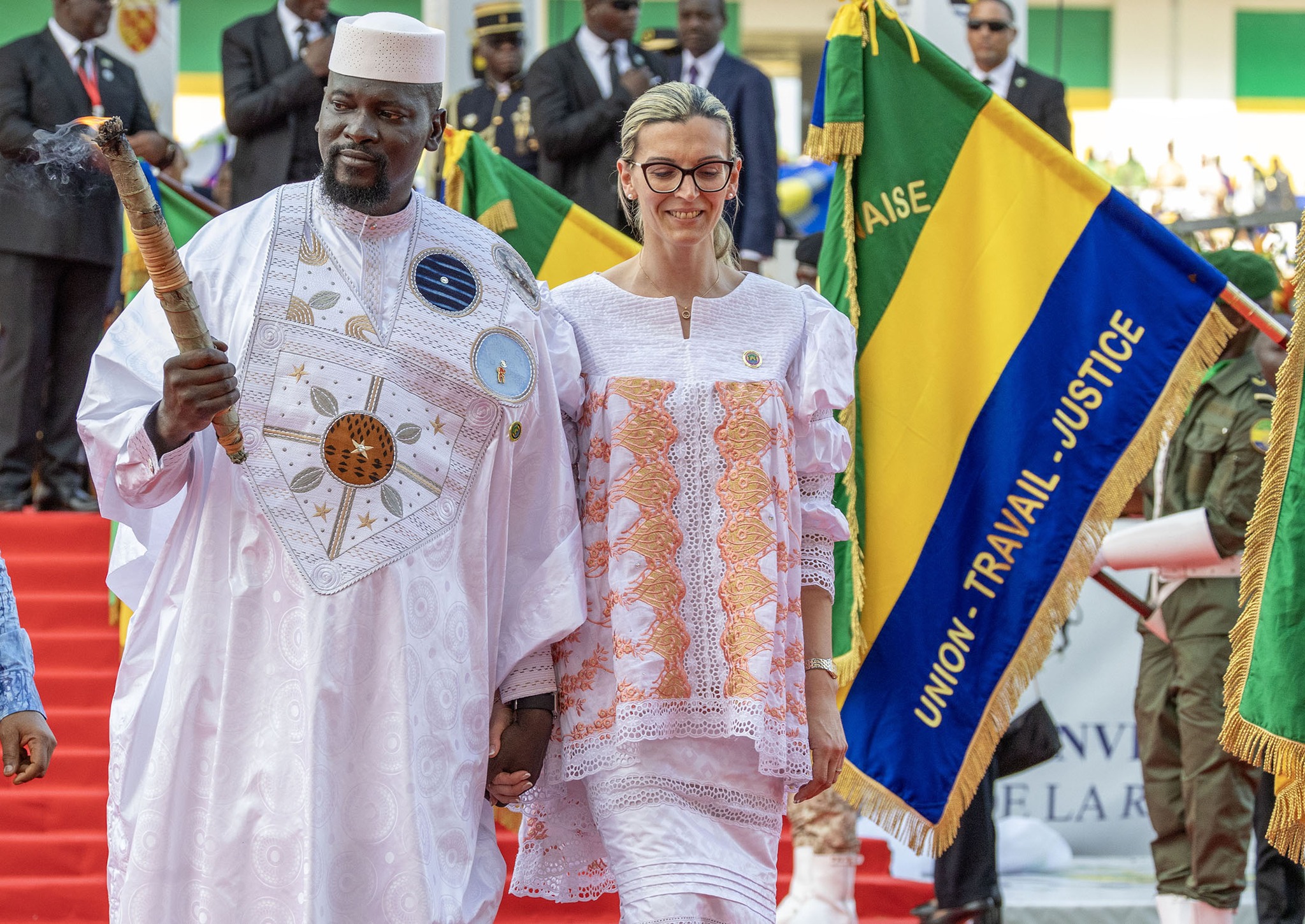 Le Président Oligui Nguema remet le flambeau au Président guinéen Mamadi Doumbouya